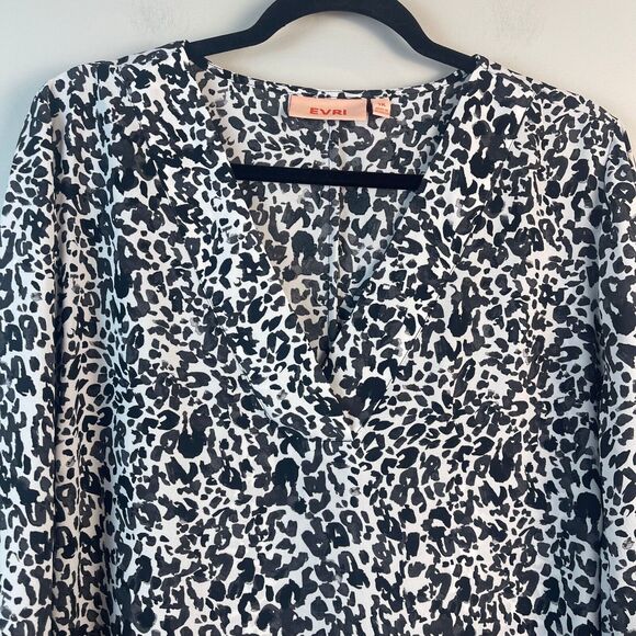 EVRI Top Women's 1X Black White Animal Print V-Neck Long Sleeve Blouse Mature - Picture 3 of 8